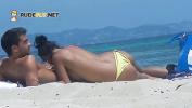 Bokep Terbaru Voyeur beach nudist girl getting suntanned among bikini gals gratis