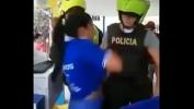 Video Bokep Terbaru Ense ntilde a sus senos a la policia en revision hot