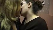 Vidio Bokep Chubby geek femdom uses strapon with kissing ditzy bbw blonde BFF terbaru 2022