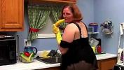 Nonton Bokep Hot and horny chubby housewife has a nice wank in the kitchen 3gp