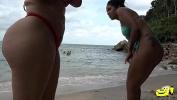 Bokep 2020 As meninas Hellen Eloa e Mirella Mansur estva se divertindo na praia do Eden no Guaruja e nao imaginavam que estavam sendo filmadas 3gp