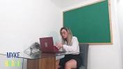 Video Bokep Terbaru Coroa Tarado Comendo a Professora Gostosa Dentro da Sala de Aula hot